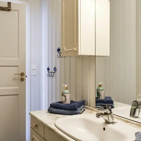 Beautiful In With 2 Bedrooms And Wifi