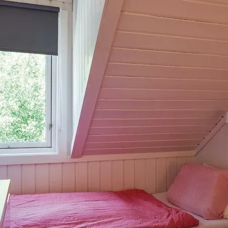 Beautiful In With 2 Bedrooms And Wifi