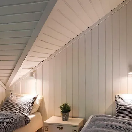 Beautiful In With 2 Bedrooms And Wifi *